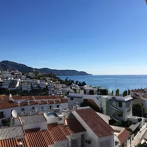 Capri 32 Menyber Nerja